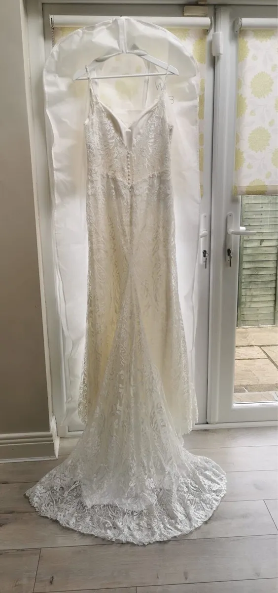 Unworn wedding dress - Image 1