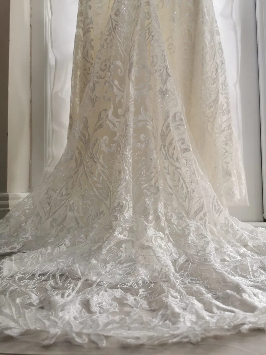 Unworn wedding dress - Image 2