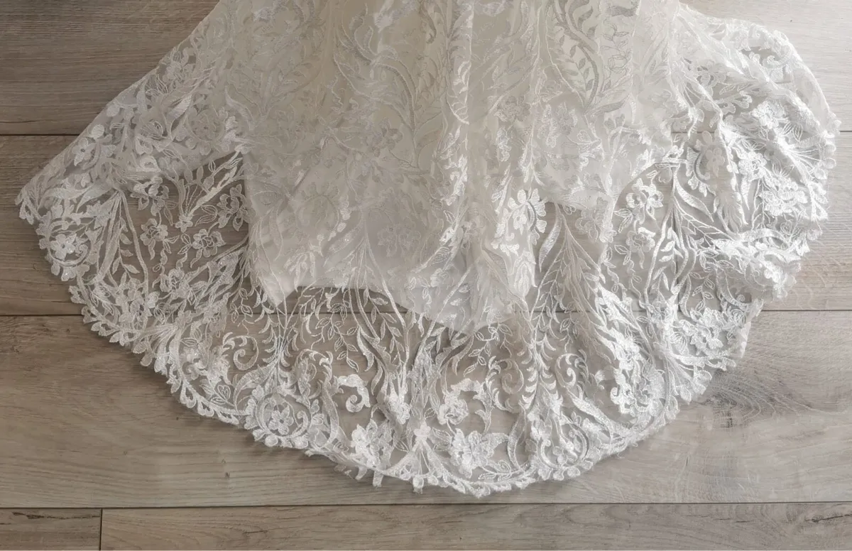 Unworn wedding dress - Image 4