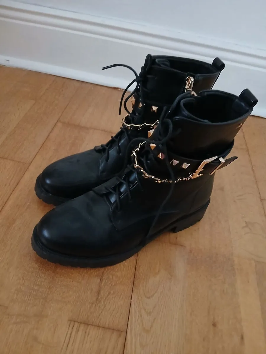 Una healy black boots - Image 2