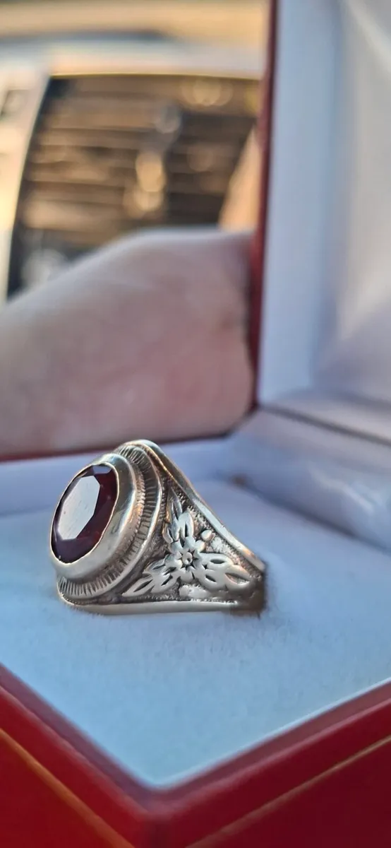 Gold college ring - Image 1