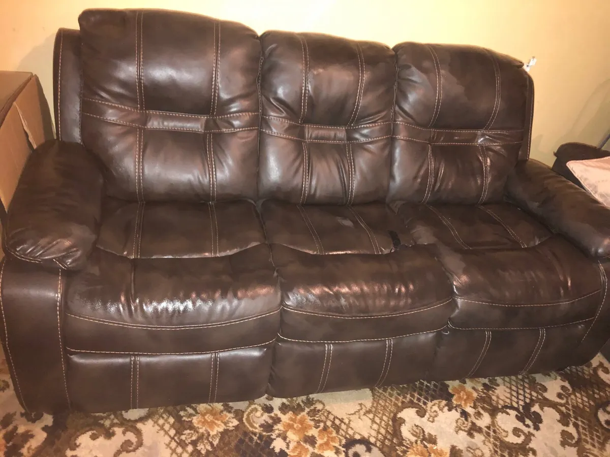 Sofas and armchairs - Image 1