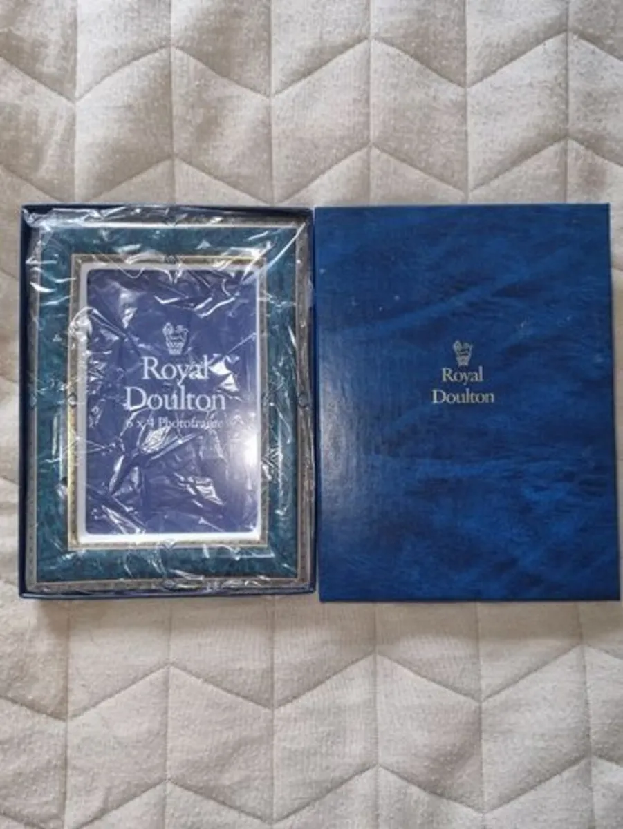 Royal Doulton porcelain frame - Image 1