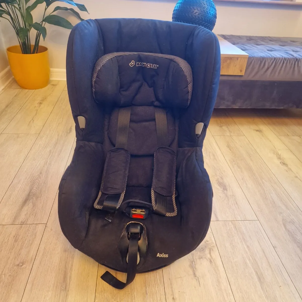 Maxi-Cosi Axiss rotating 90° toddler car seat - Image 2