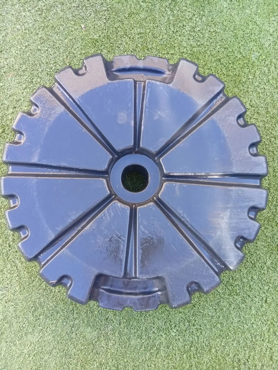 Universal Fill Base Parasol/Banner/Flag holder - Image 4