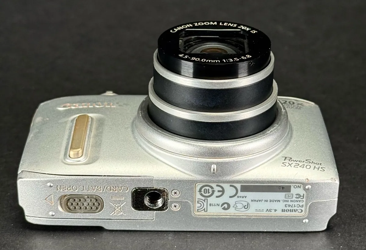 Canon PowerShot SX240 HS - Image 2
