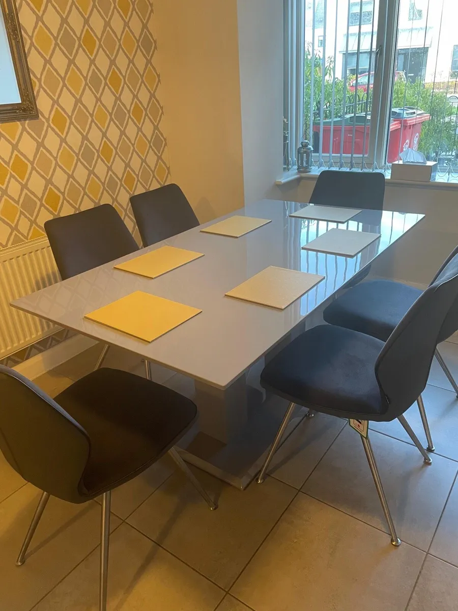 Dining set with 6 chairs - Image 1
