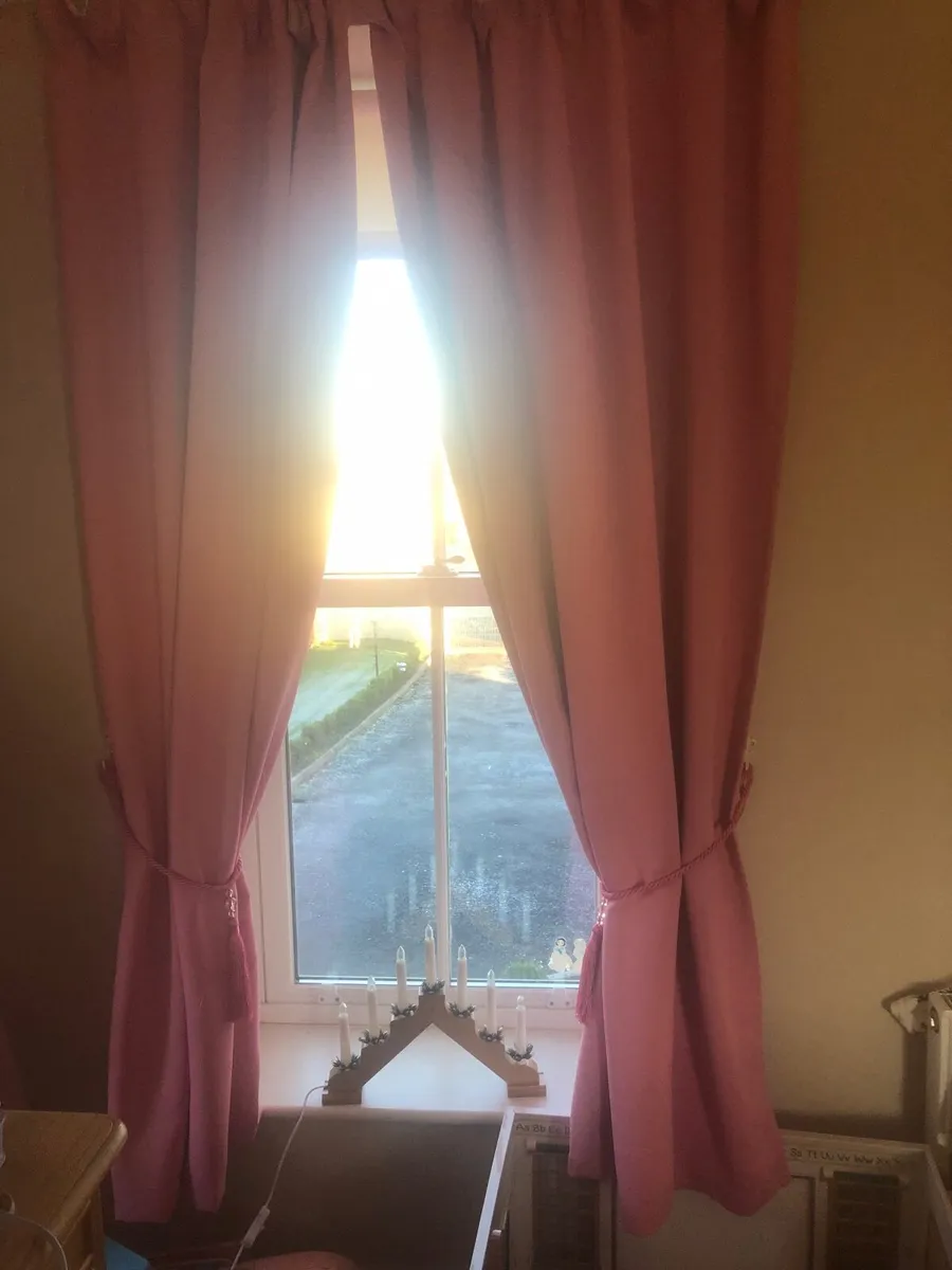 Curtains - Image 3