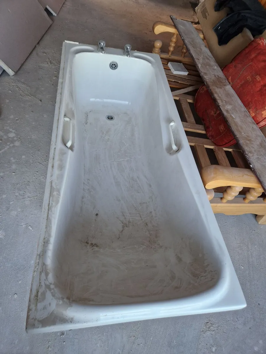 Bathroom fittings and pine doors. - Image 3