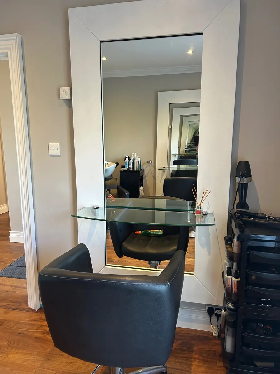 Hair salon stations x4 - Image 1