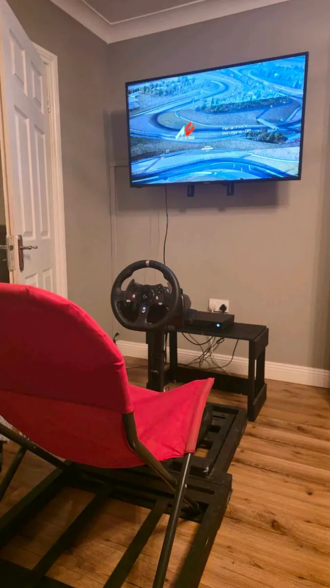 Xbox one 1T + Logitech steering wheel and pedals - Image 2