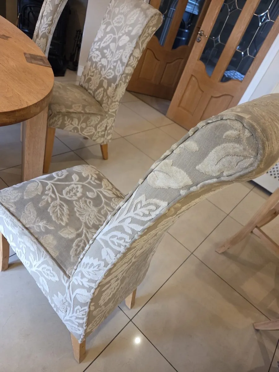 Dining room table with six chairs - Image 2