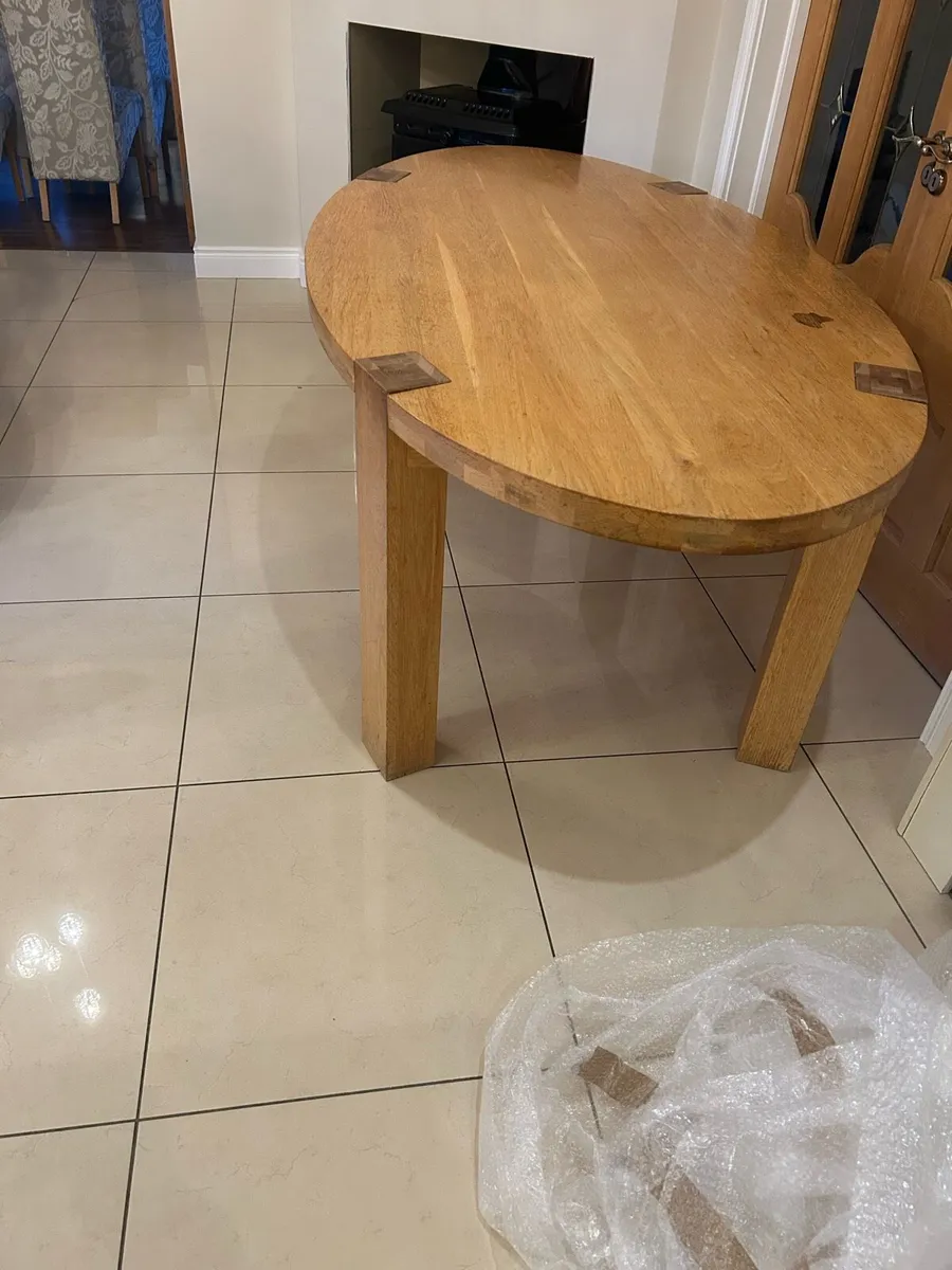 Dining room table with six chairs - Image 3