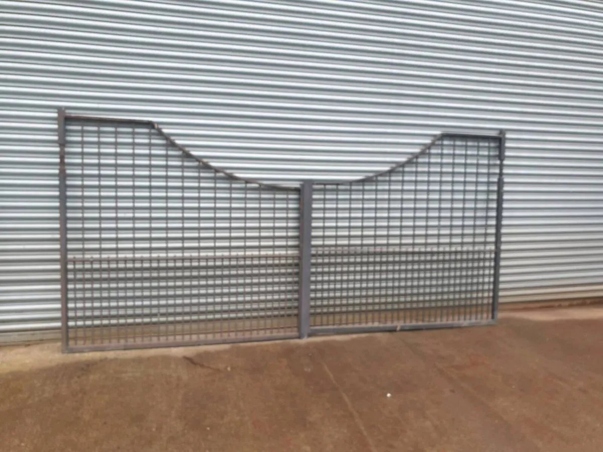 Entrance gates - Image 2