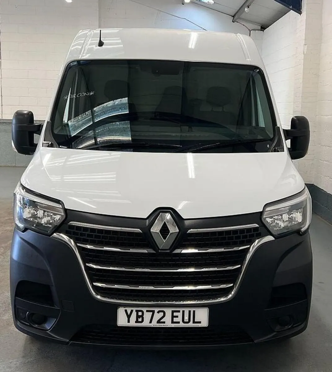 2023 Renault Master Medium Roof Panel Van - Image 2