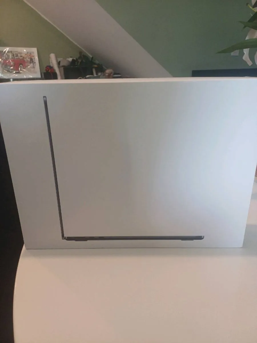 Brand new Macbook air M4 512gb - Image 1