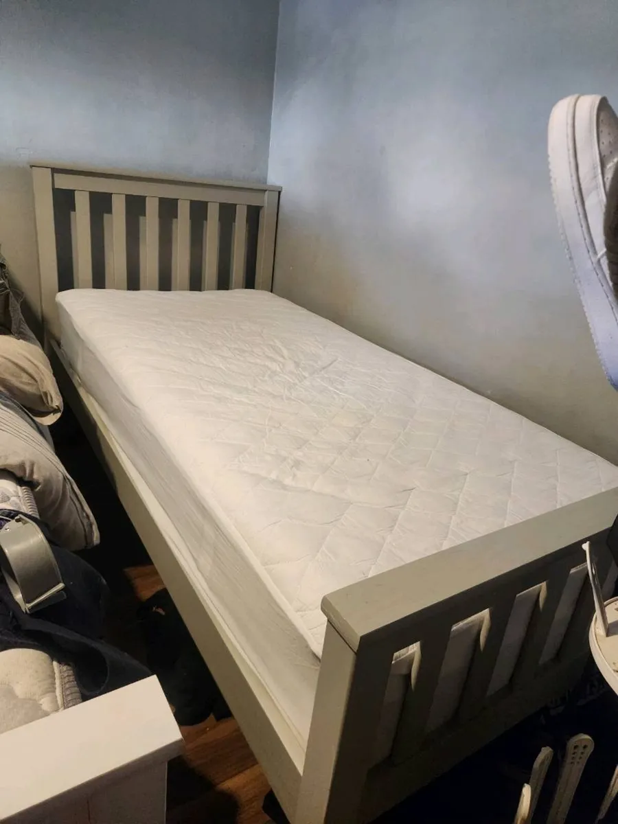 2 single beds, one grey, one white, matresses - Image 3