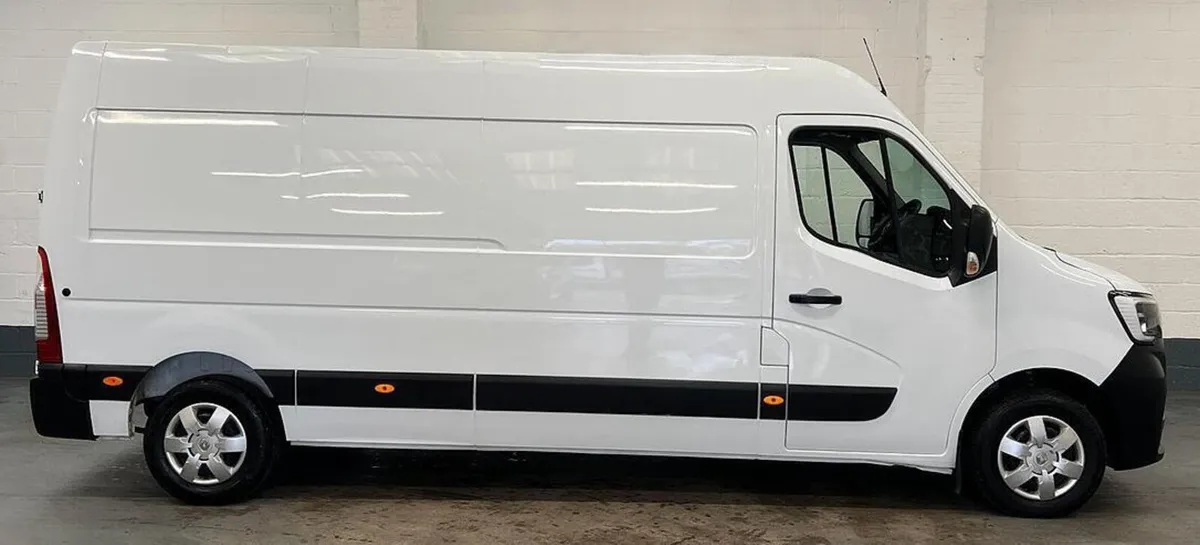 2023 Renault Master Medium Roof Panel Van - Image 1