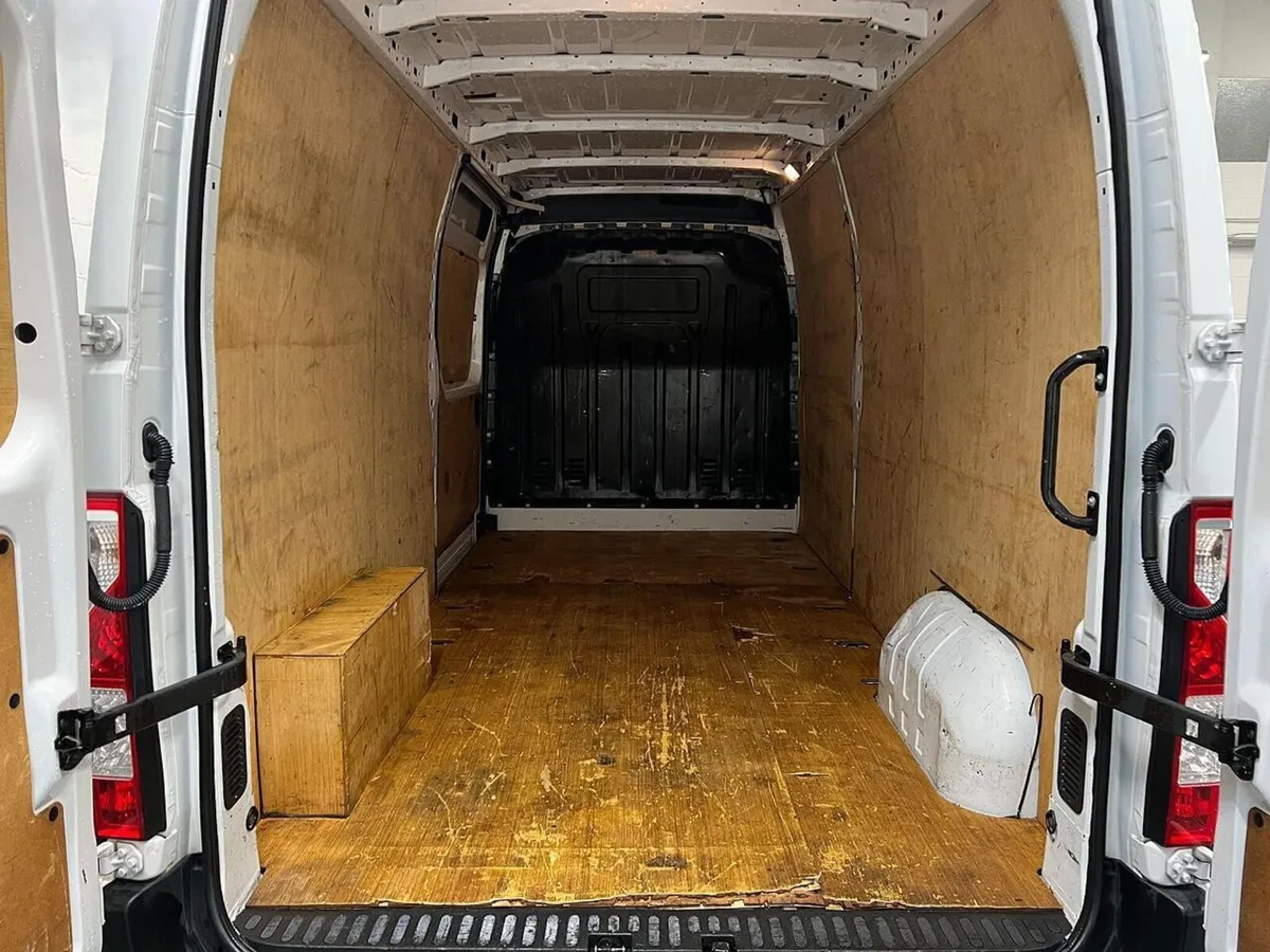 2023 Renault Master Medium Roof Panel Van - Image 2