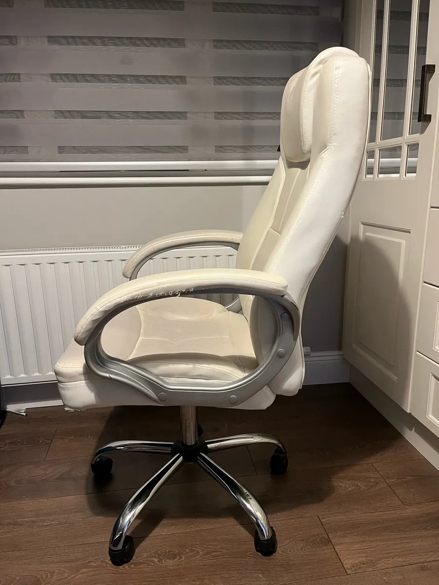 Office chair - Image 1