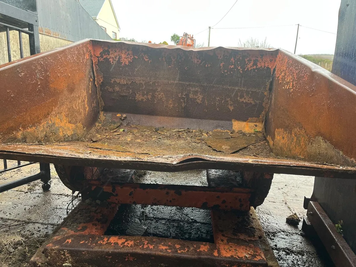 Tipping Skip - Image 2