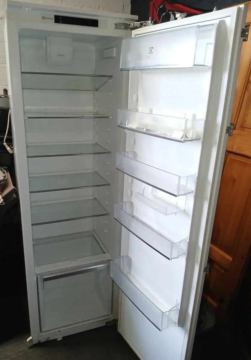 Integrated Fridge - Image 2