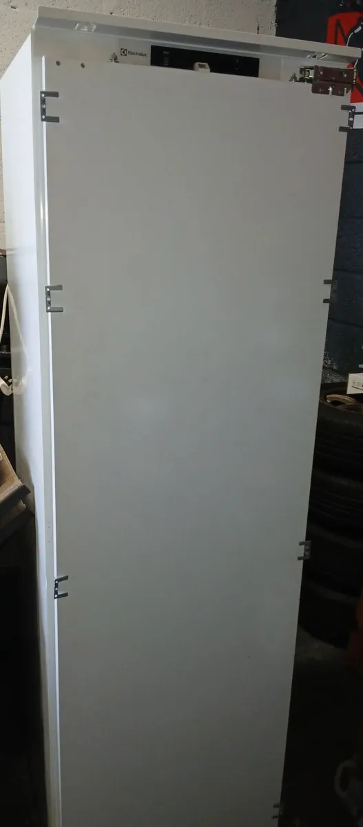 Integrated Fridge - Image 3