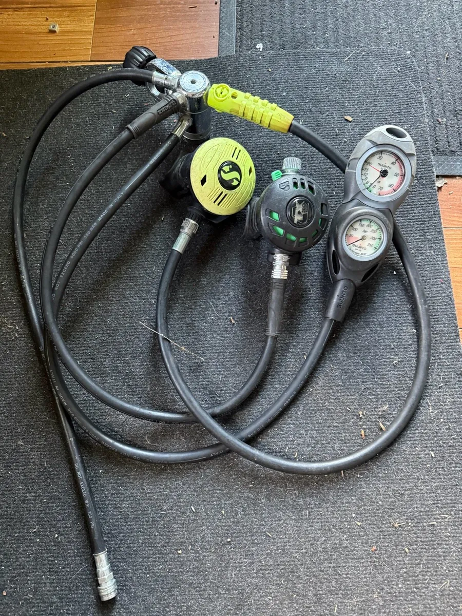 Scuba diving regulator set - Image 1