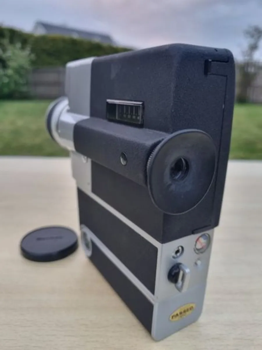 Vintage Movie Camera - Sankyo Super CM 400 - Image 3