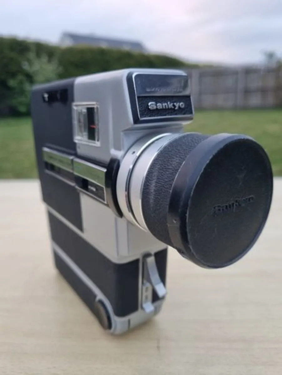 Vintage Movie Camera - Sankyo Super CM 400 - Image 4