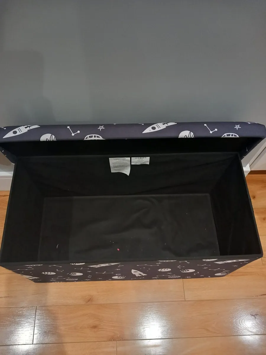 Padded storage unit and seat - Image 2