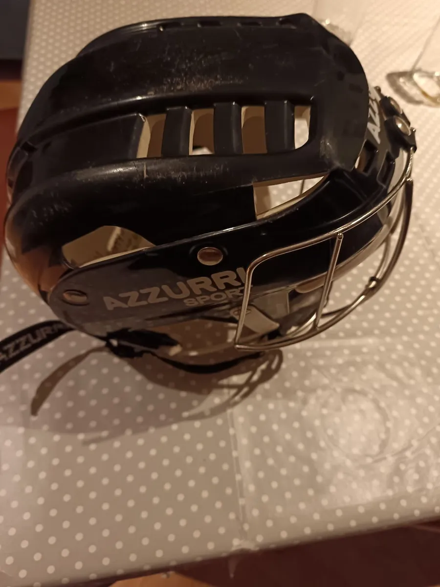 Azzurri hurling helmet - Image 2