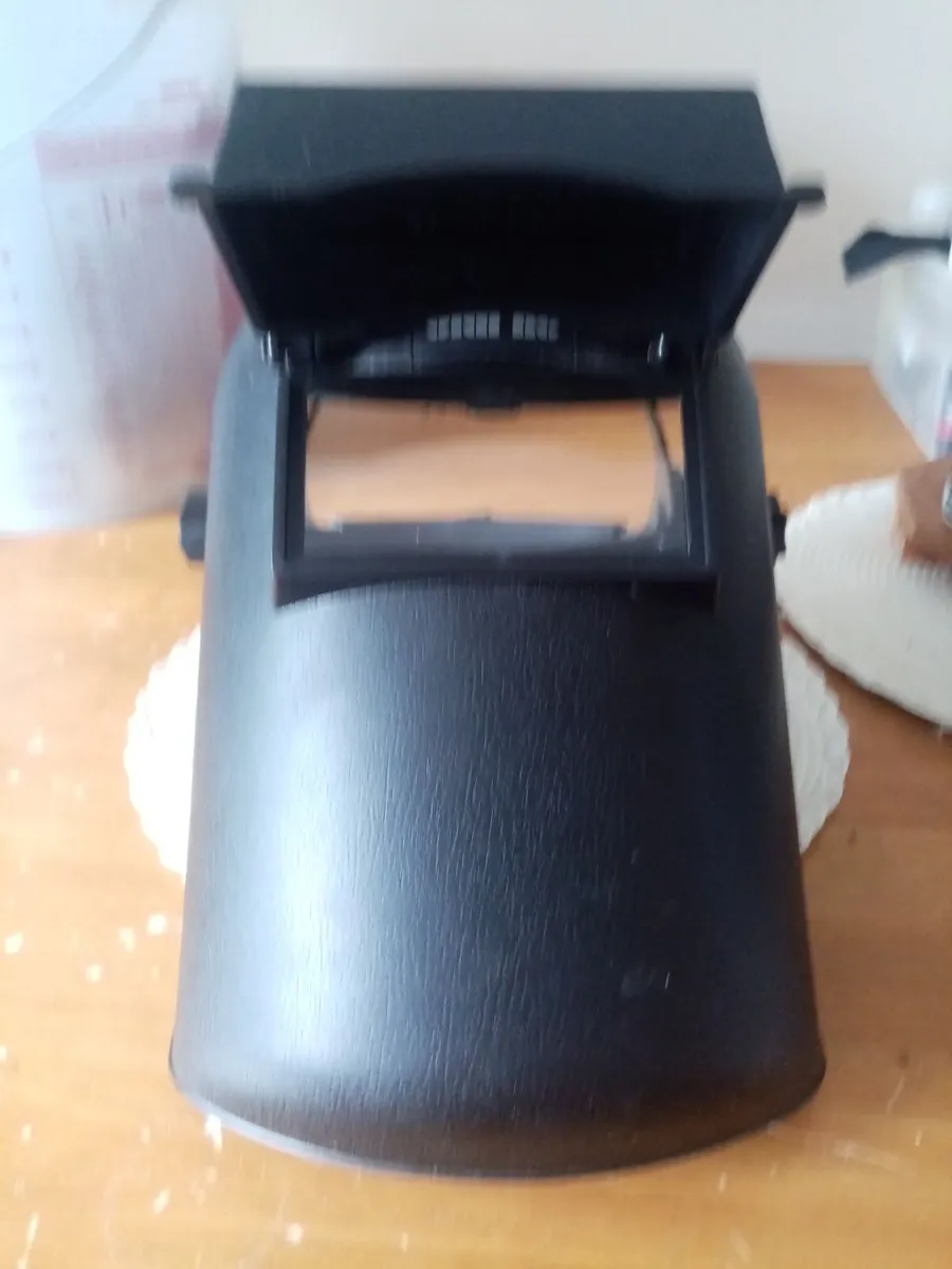 welding helmet - Image 3