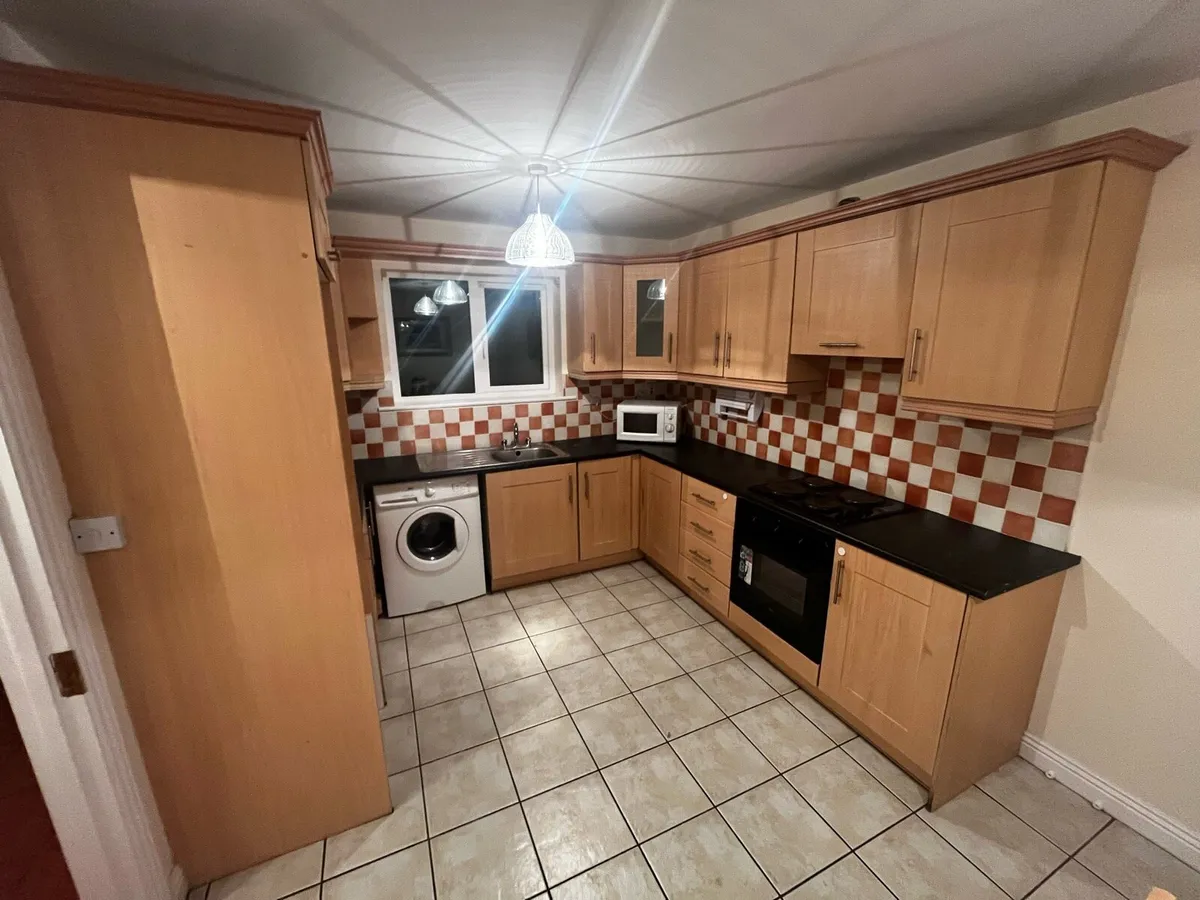 Full Kitchen with appliances - Image 1