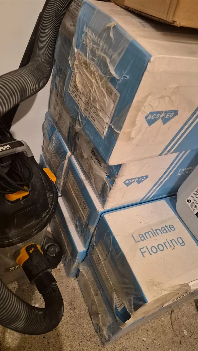 Laminated floor herringbone - Image 2