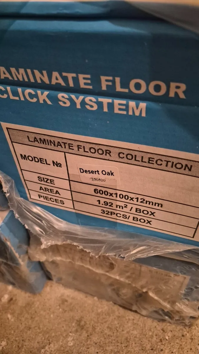 Laminated floor herringbone - Image 3