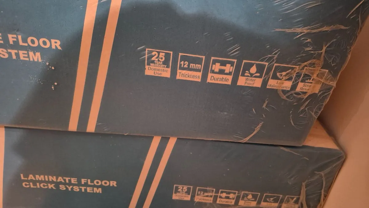 Laminated floor herringbone - Image 4