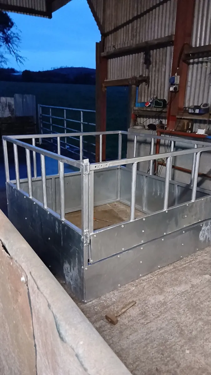 Cattle feeder - Image 1