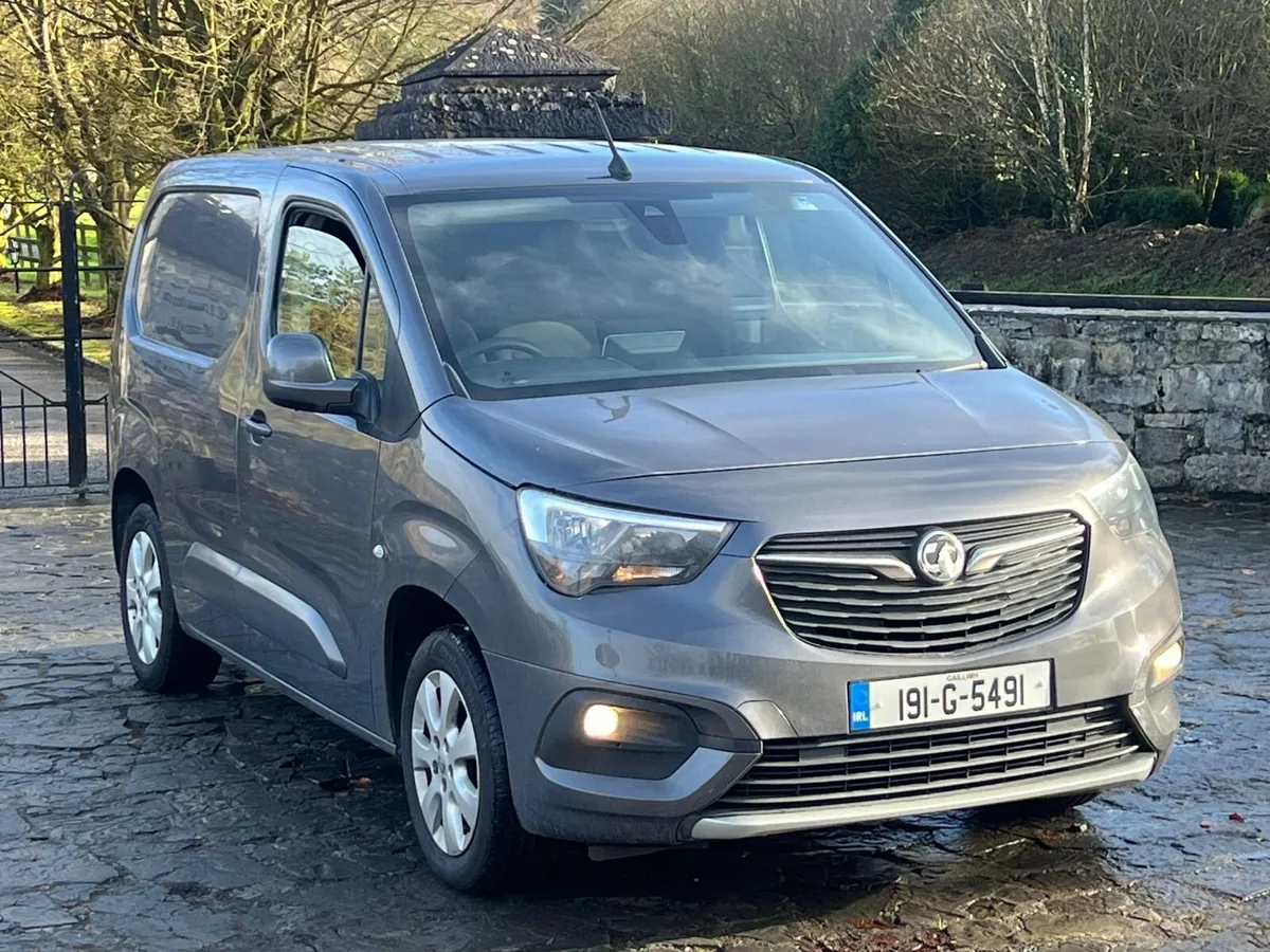 2019 Vauxhall combo sportive - Image 4