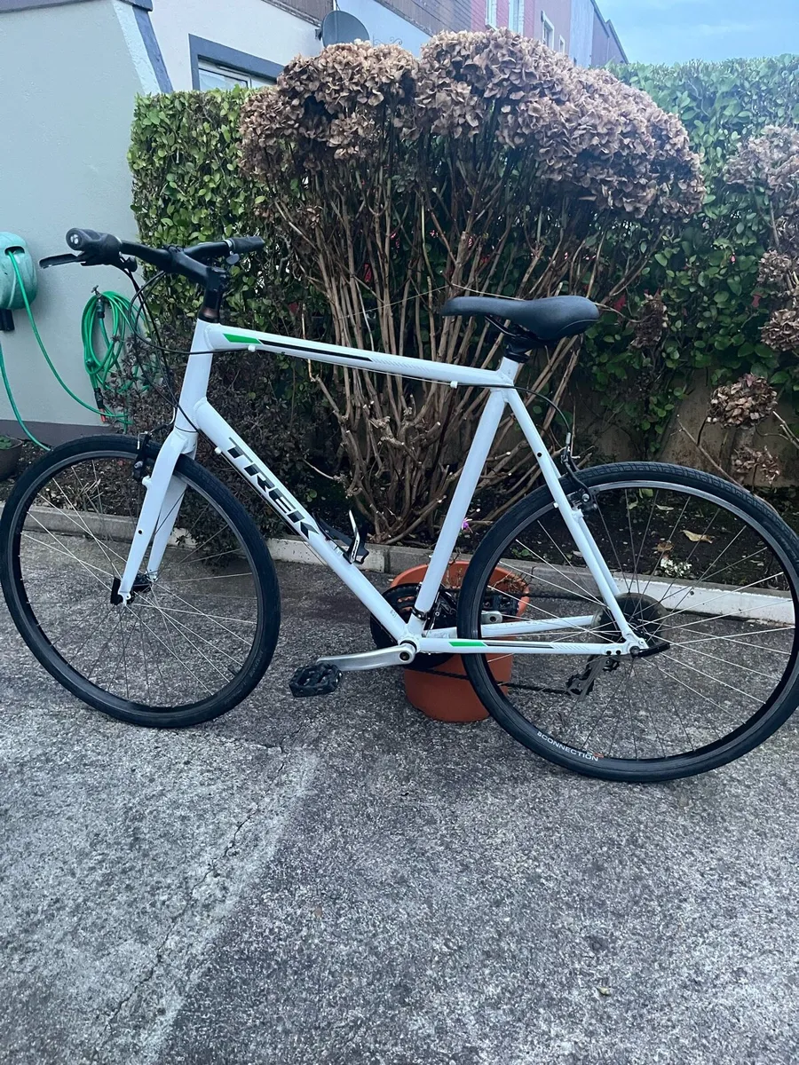 Trek FX2, Hybrid bike. - Image 2