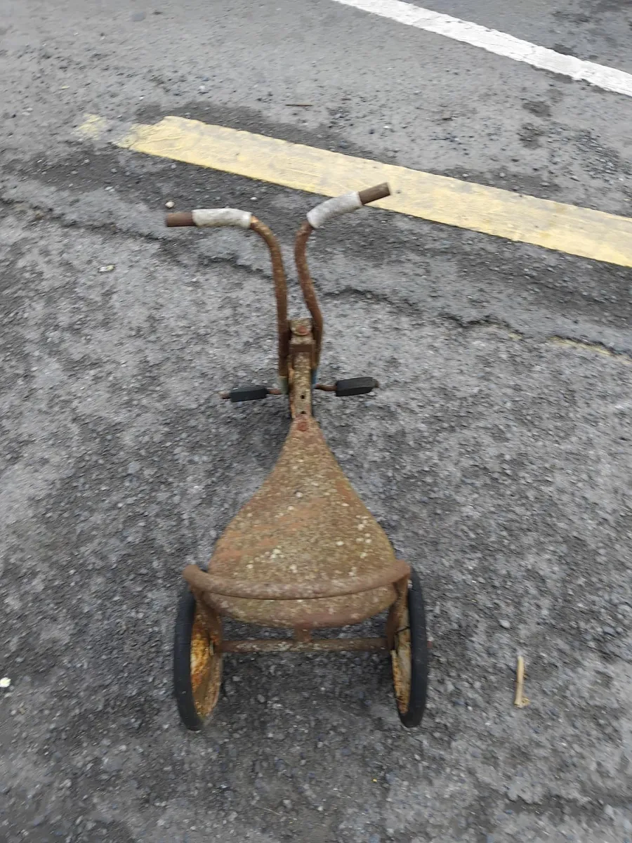 Very old tricycle read add priced no offers - Image 2