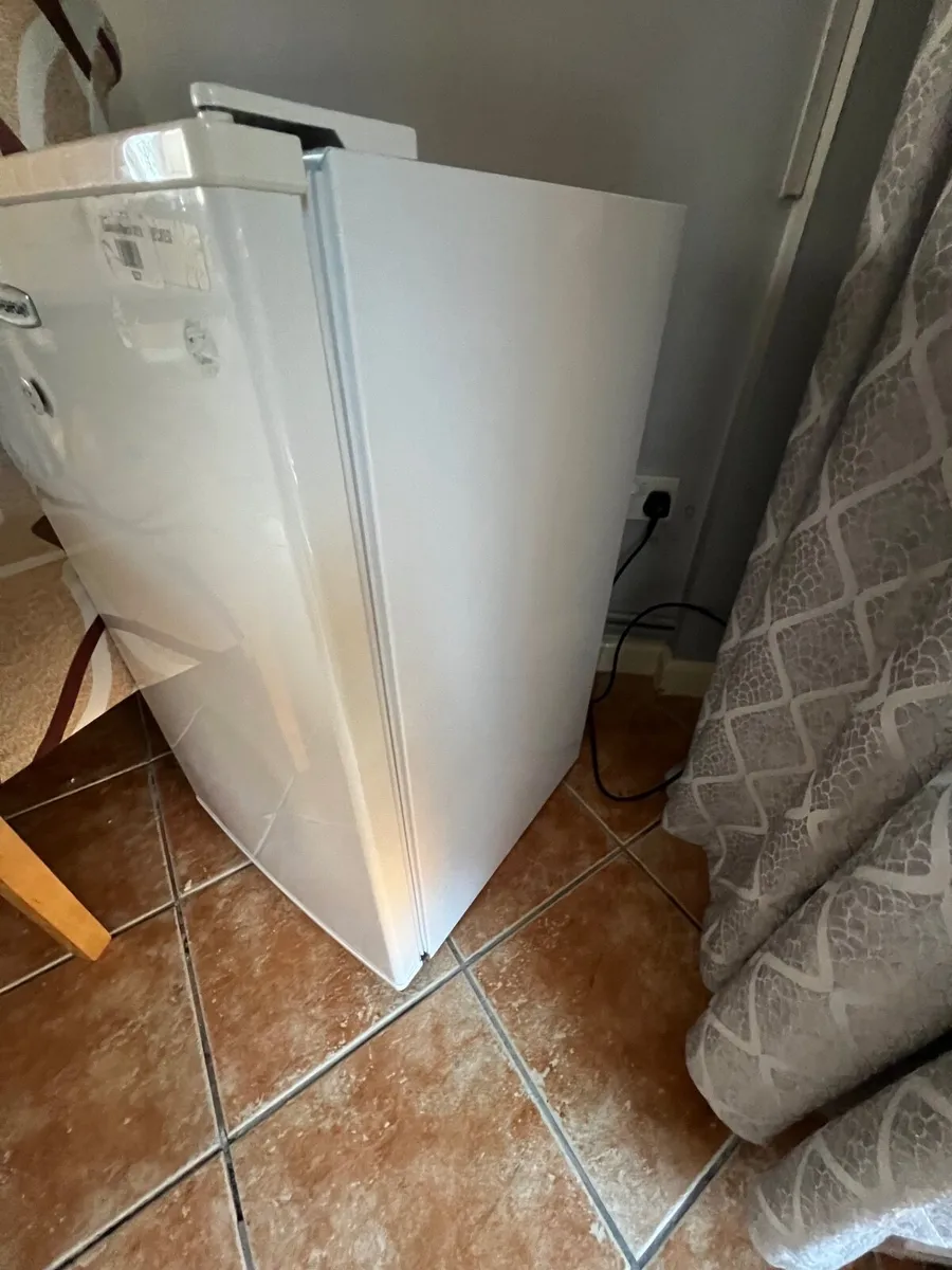 Undercounter fridge - Image 2