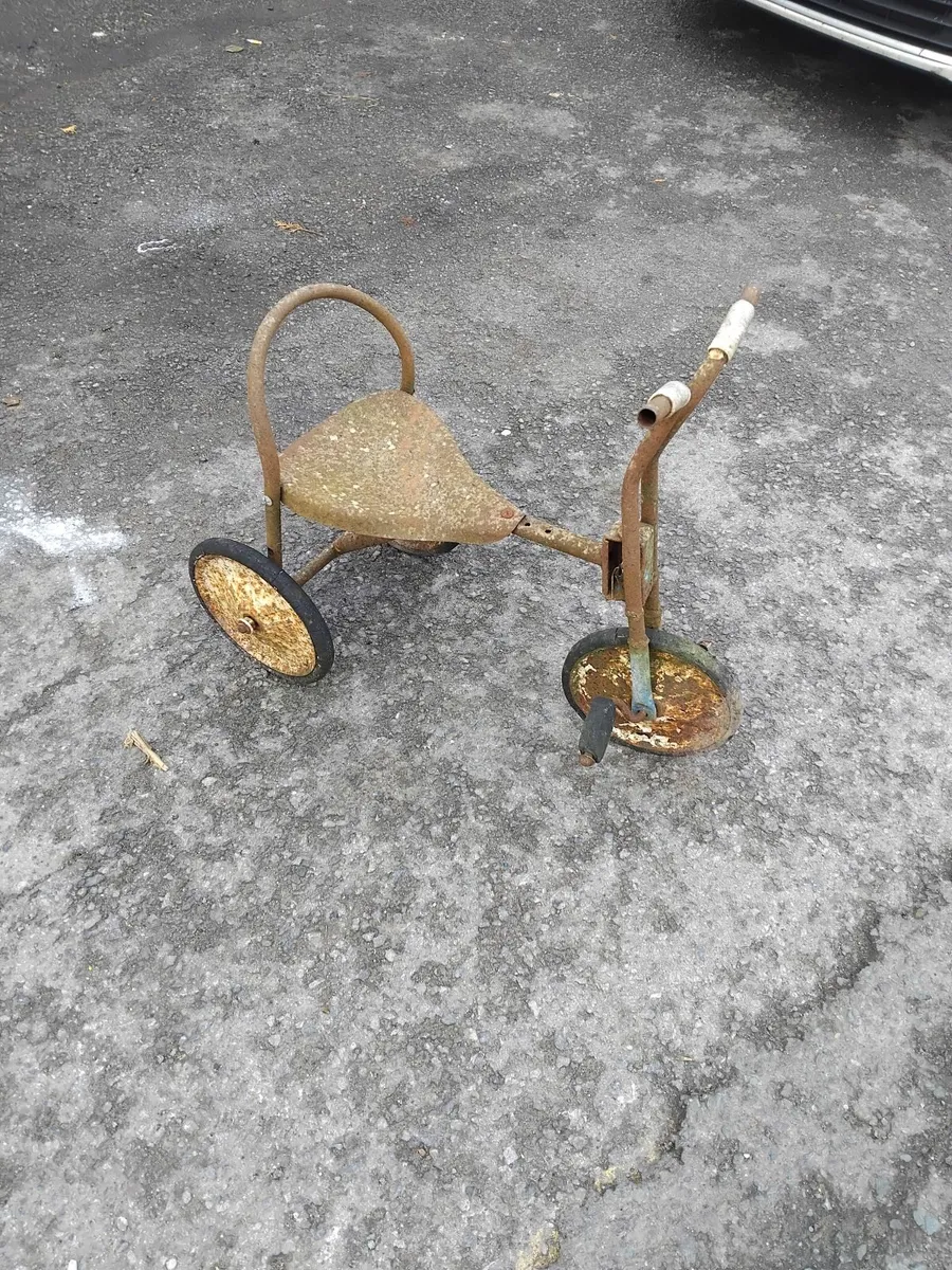 Very old tricycle read add priced no offers - Image 2