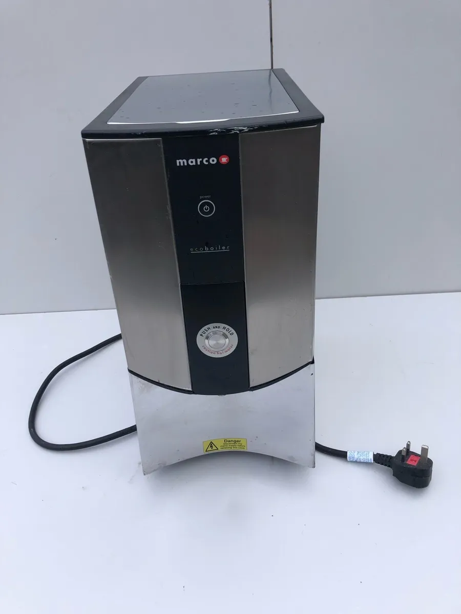 Hot water dispenser