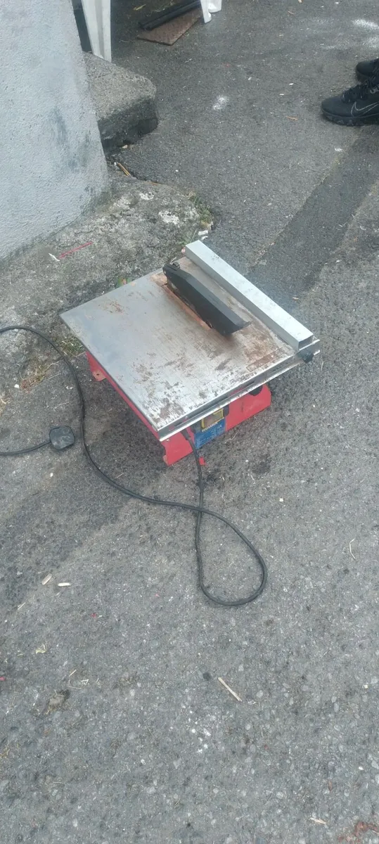 2  tile cutter electric plug in working perfect - Image 3