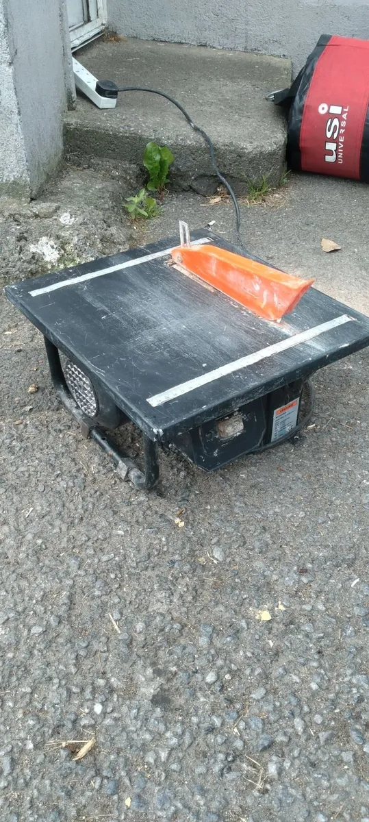 2  tile cutter electric plug in working perfect - Image 1