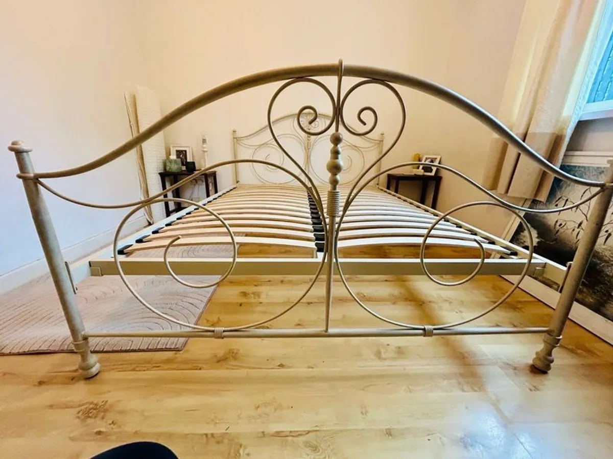 Laura Ashley metal bed frame - Image 4