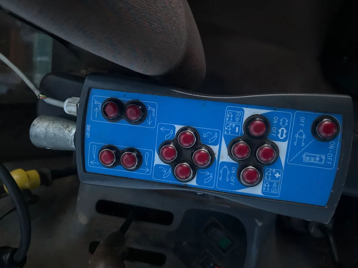 2021 Lucas Raptor Straw Bedder - Image 3