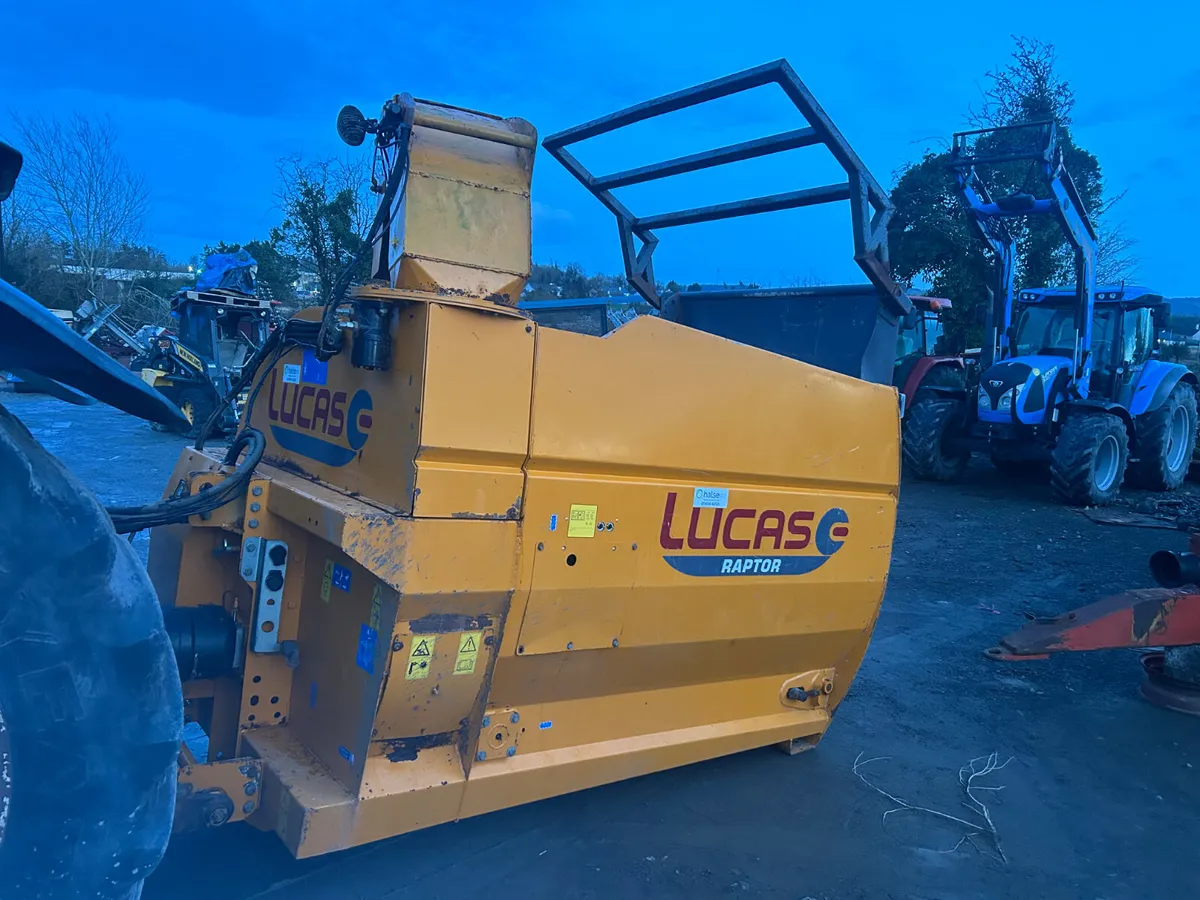2021 Lucas Raptor Straw Bedder - Image 1
