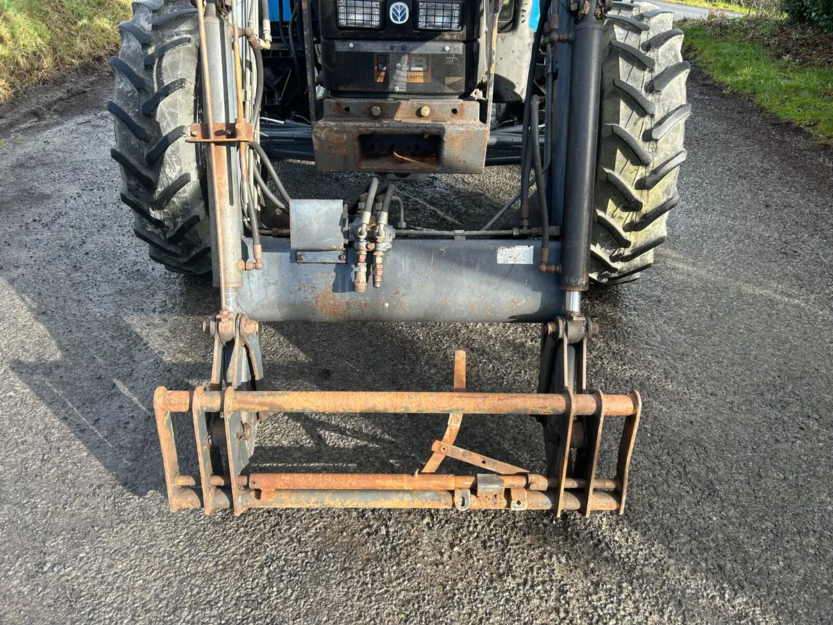 1998 New Holland 6635 with Loader - Image 2